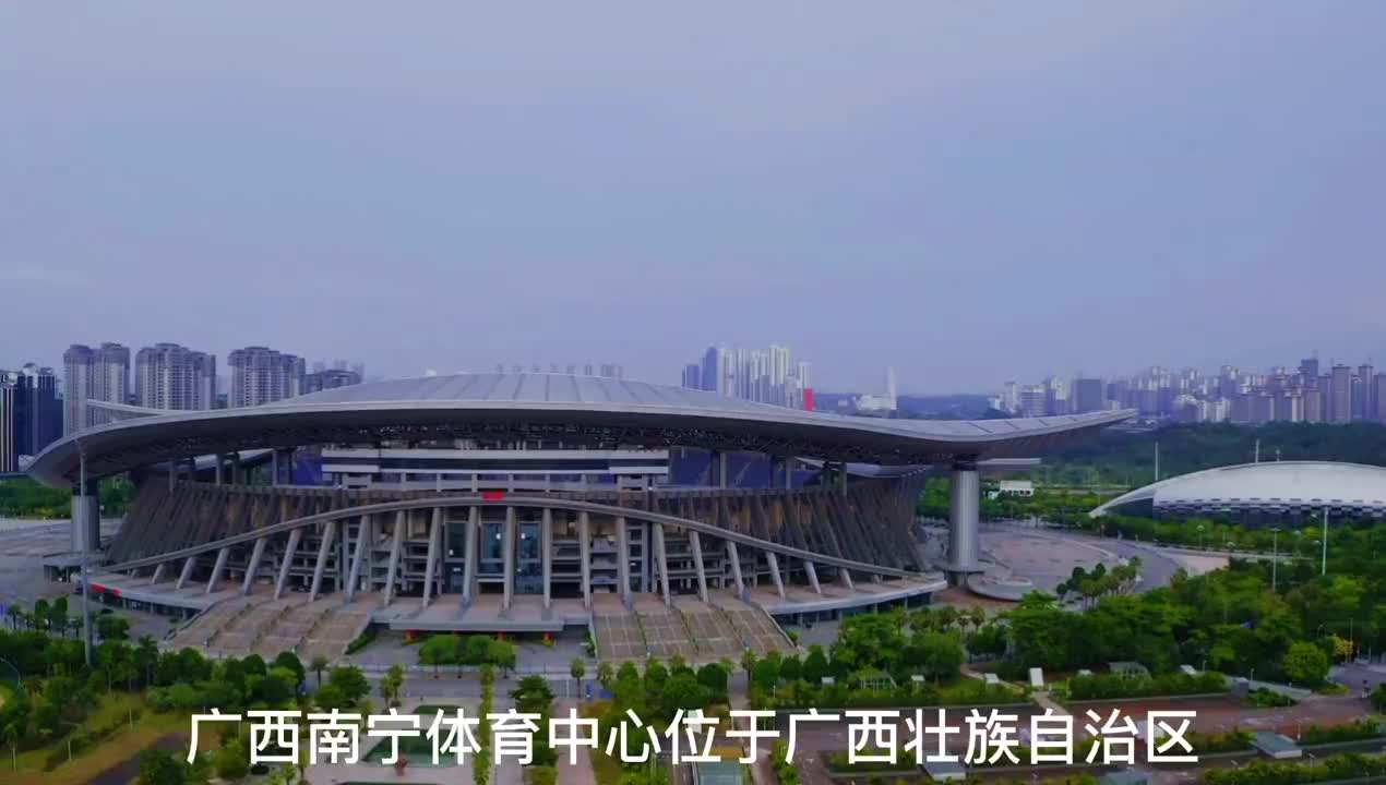 航拍广西南宁体育中心,投资了55亿修建,造型独特看看像什么?
