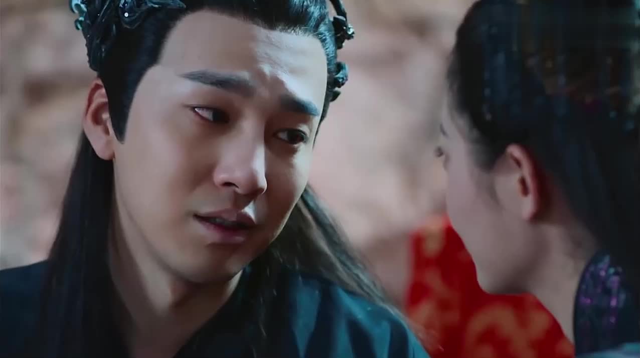 香蜜:暮辞跟鎏英完婚后,在公主的怀中仙逝了,凄美爱情虐哭了