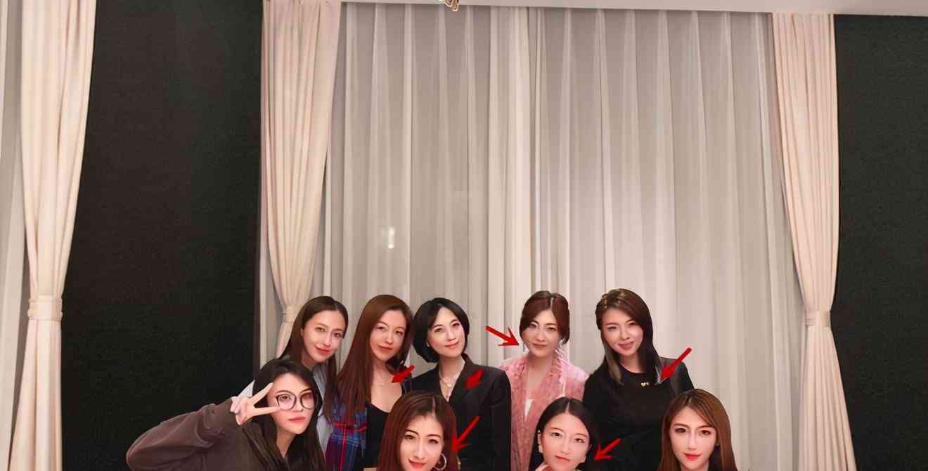 杨颖与8位阔太太同框长直发没有辨识度珠宝首饰彰显豪门贵气