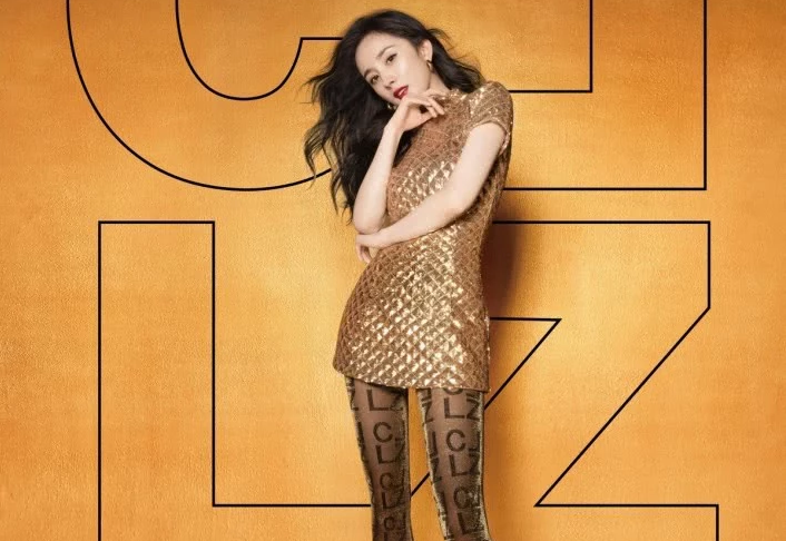 杨幂穿"字母袜"火了,显瘦不说超个性,看到粉丝瞬间沸腾了