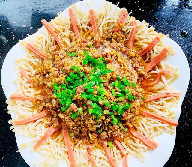 正文       【菜名】:简单快手菜-蒜蓉金针菇   【食材所需】:金针菇1