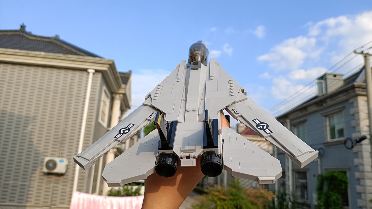 用积木搭建高人气的战机试玩小鲁班积木f14雄猫战斗机