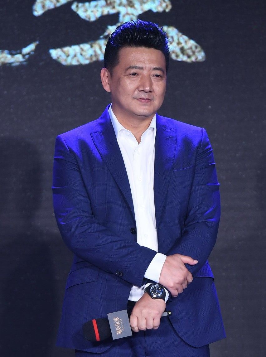 男神王砚辉气质非凡,独特的穿搭风格,帅呆了!_高清图集_新浪网