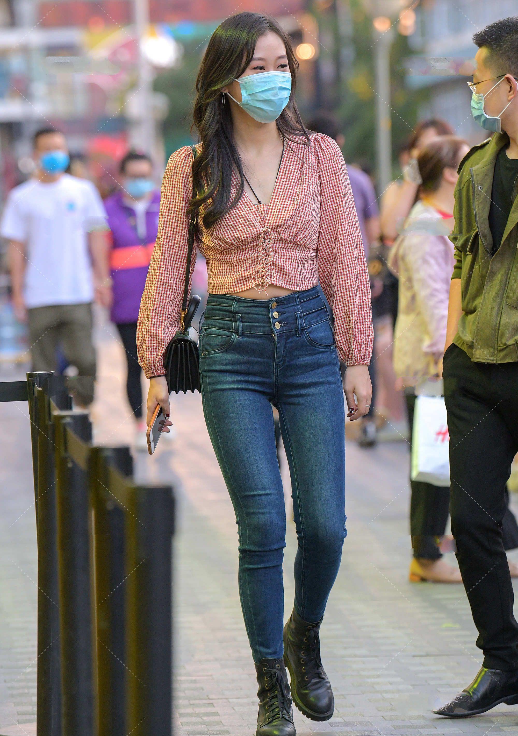 灯笼袖配上v字领上衣配色丰富满满复古感尽显端庄大气