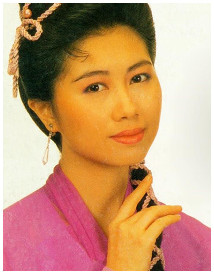 她在39岁生子被前夫抛弃,后带着孩子嫁给了初恋,婚后十分受宠|杨宝玲