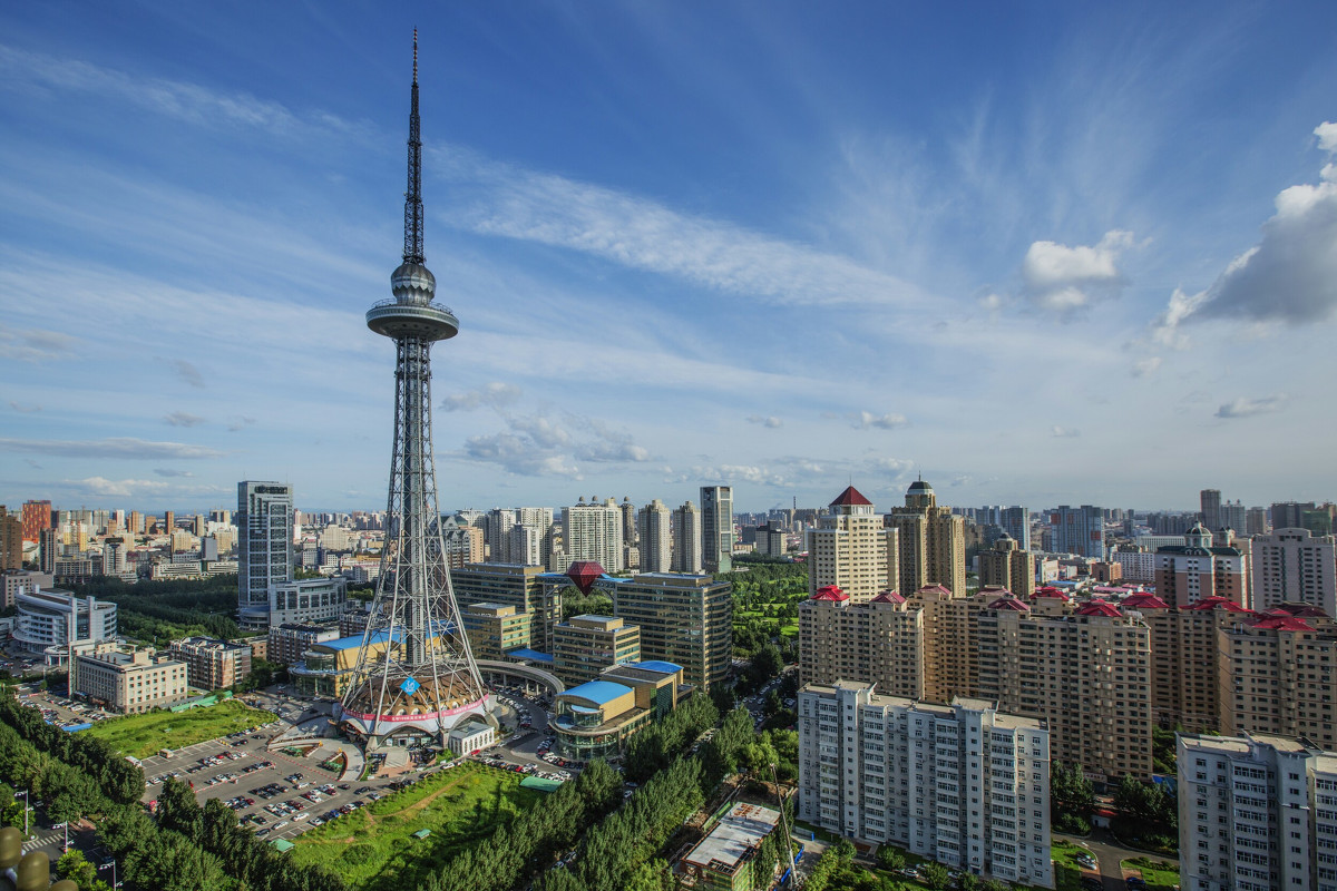 我国很有代表性的一座电视塔,是综合性多功能塔,塔高336米