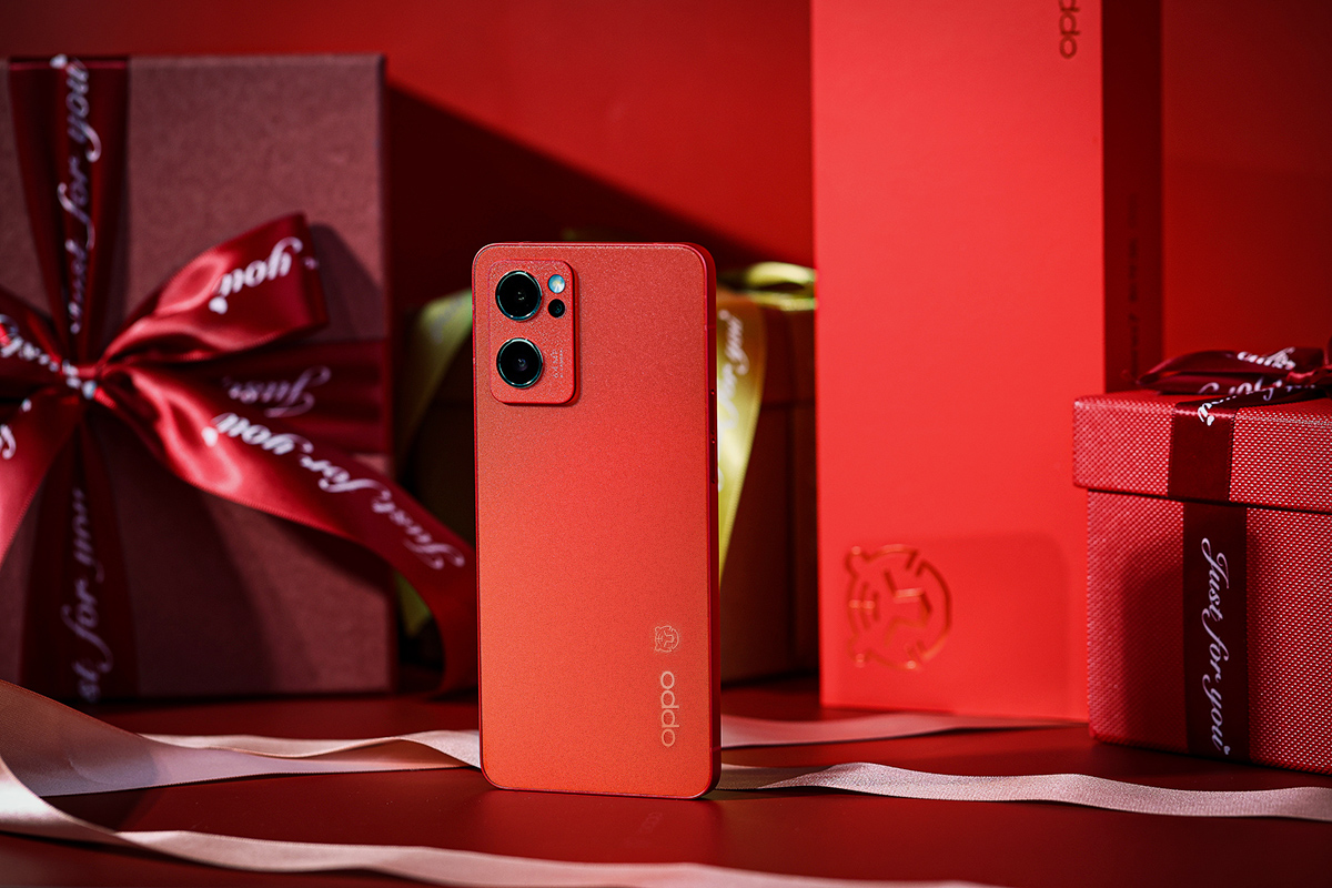 极具质感的正红色opporeno7红丝绒新年版外观图赏