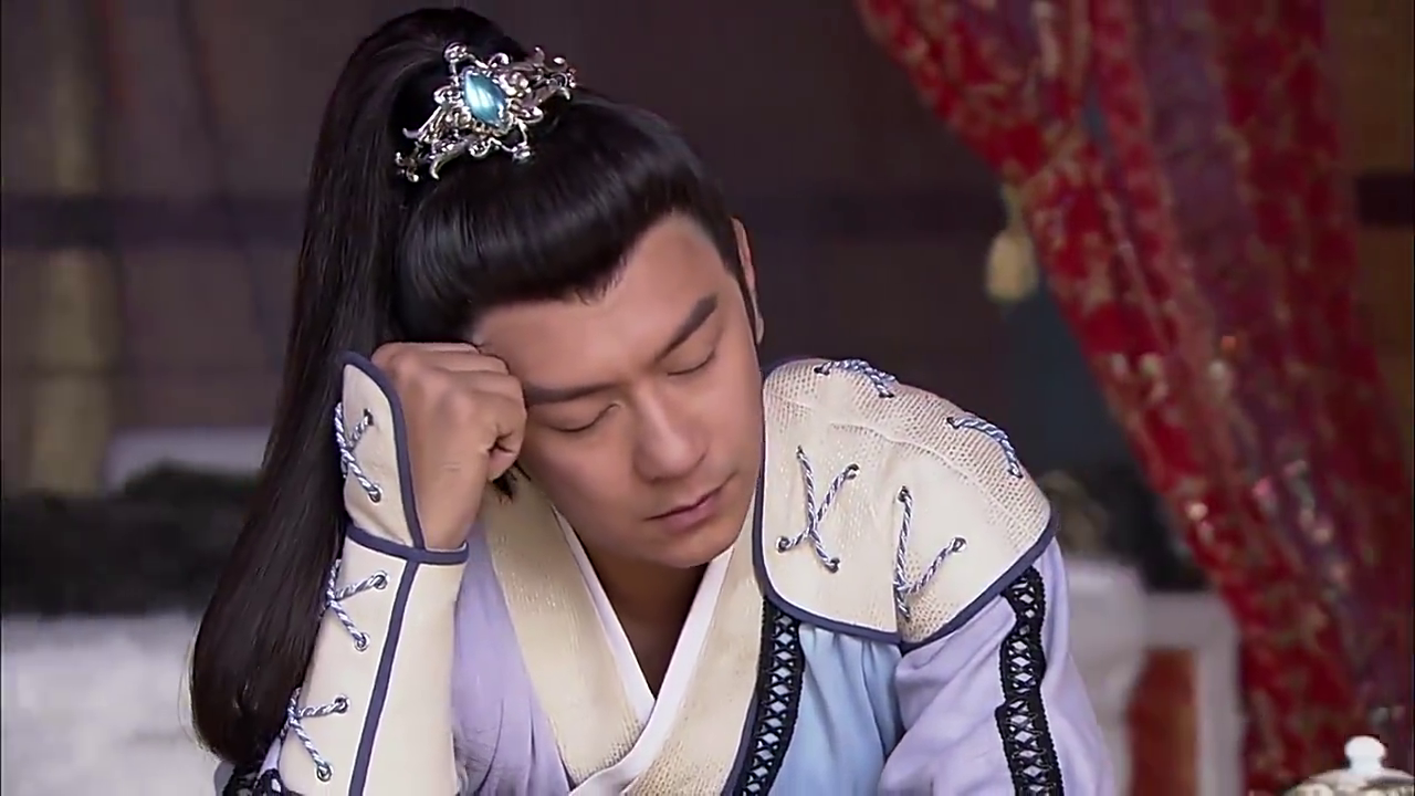 丫鬟要带薛平贵去花园,结果薛平贵的屋里还藏有人