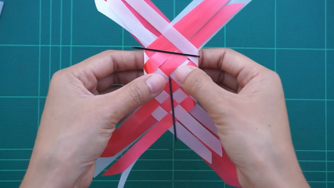 彩带玩具diy,可爱菠萝的折叠方法,简单易学!