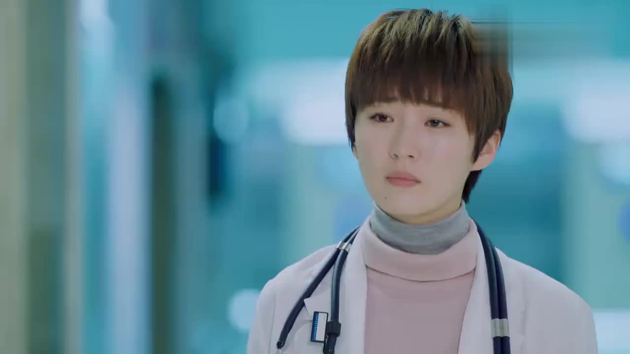 儿科医生:齐星内心有愧看患儿,门外偷偷注视!眼泪差点掉下来_新浪新闻