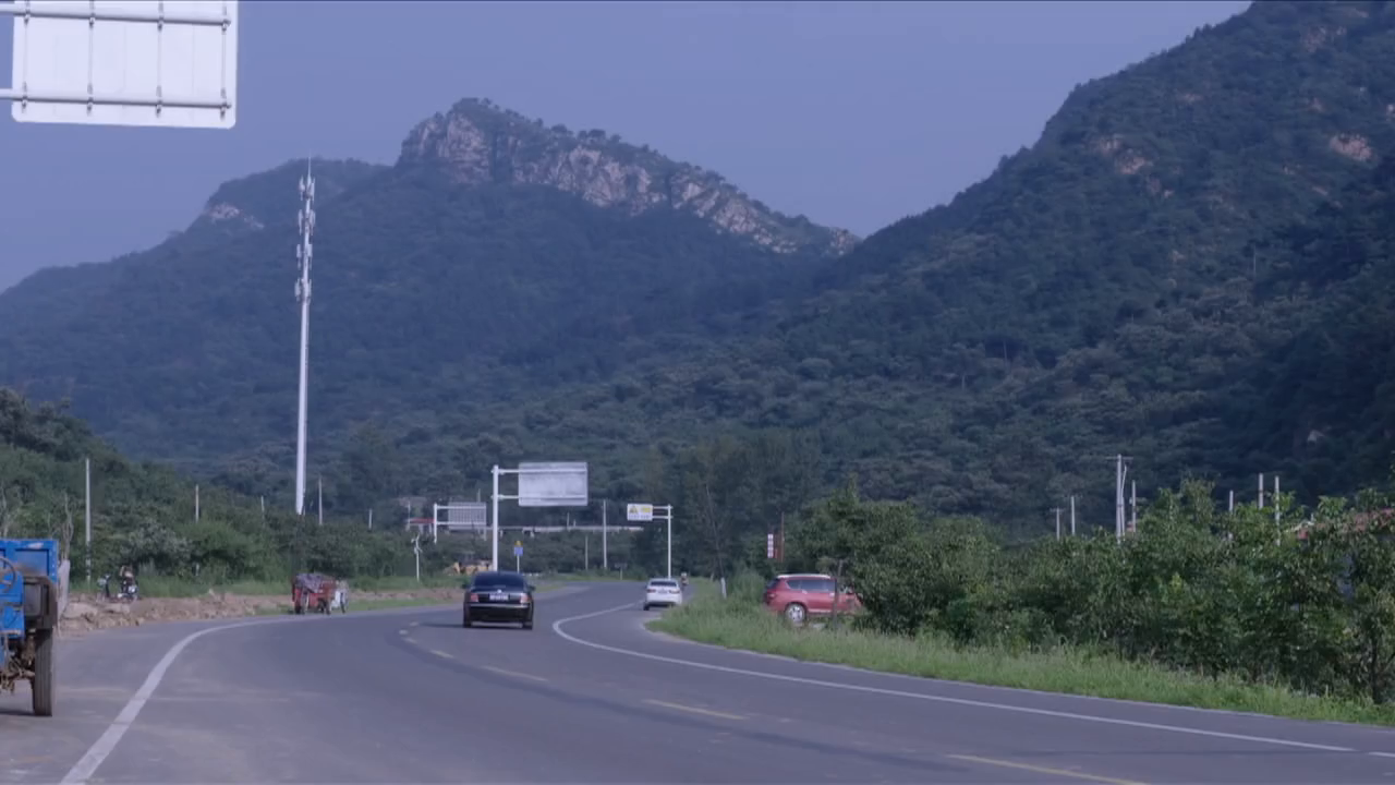 啊父老乡亲:女书记去白坡乡,路过宁安县,却看到村民都围在一起