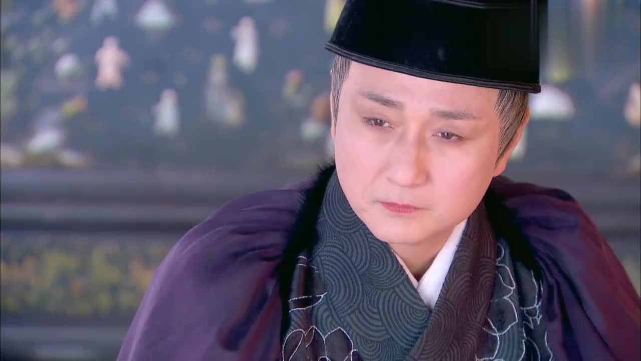 女子找白公公要了一样东西,众人都惊慌不已,原来竟是龙袍