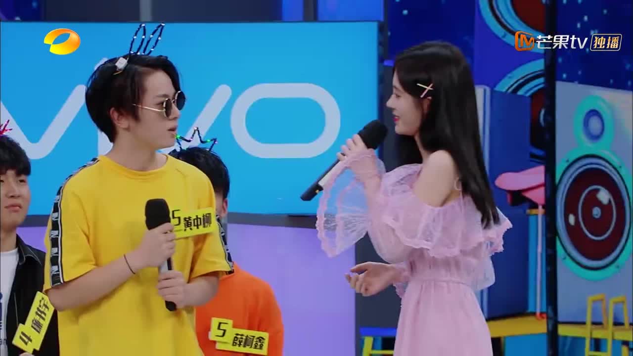 语言专家鞠婧祎上线,现场切换各地方言飙台词,主持人直呼优秀!