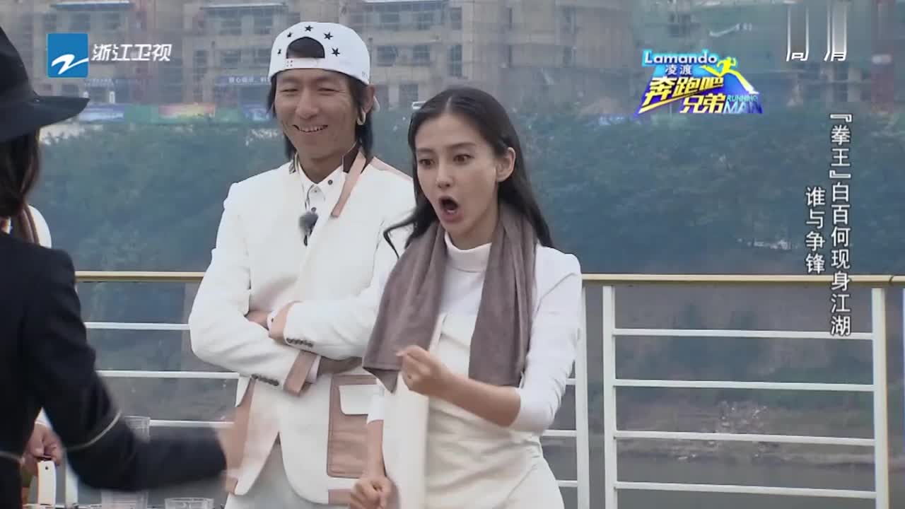 奔跑吧:白百何不愧是拳王,把baby泼到怀疑人生,头发全湿了!