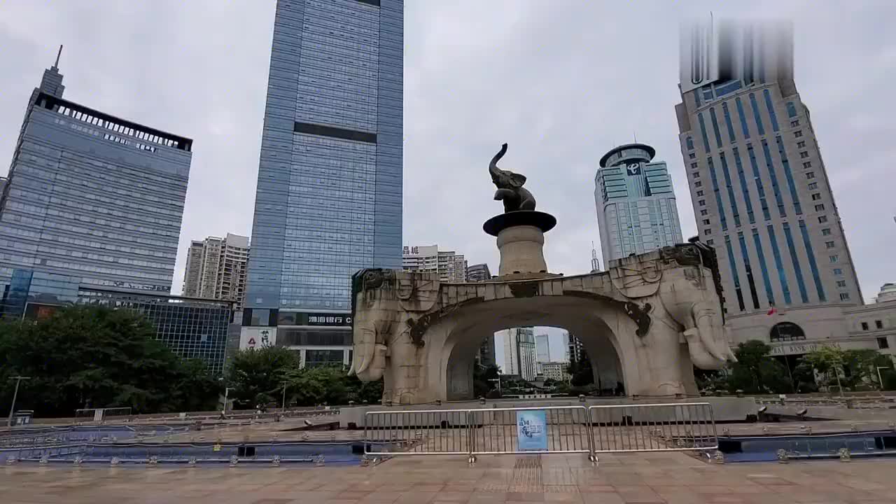 南宁的地王大厦,站在上面可以俯瞰整个南宁市,太壮观了