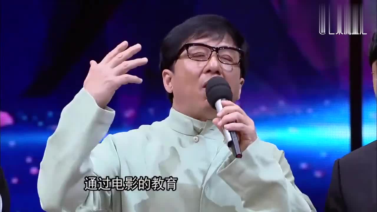 成龙拍摄《极夜》,向幕后缉毒警致敬,获全场雷鸣掌声!