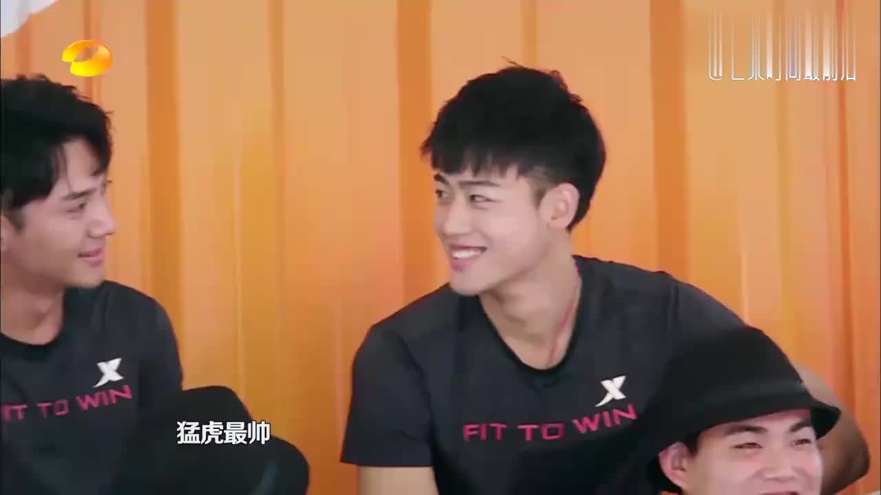 摇啊笑啊桥:猛虎队太调皮了,把对手扭得怀疑人生,小姐姐笑翻了