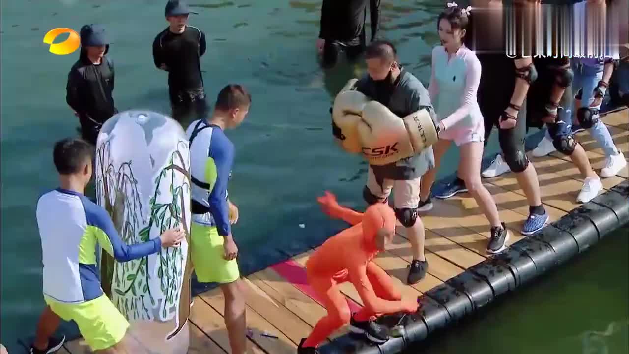 摇啊笑啊桥:猎豹小姐姐卖力狂扭,一人单挑一队,太生猛!