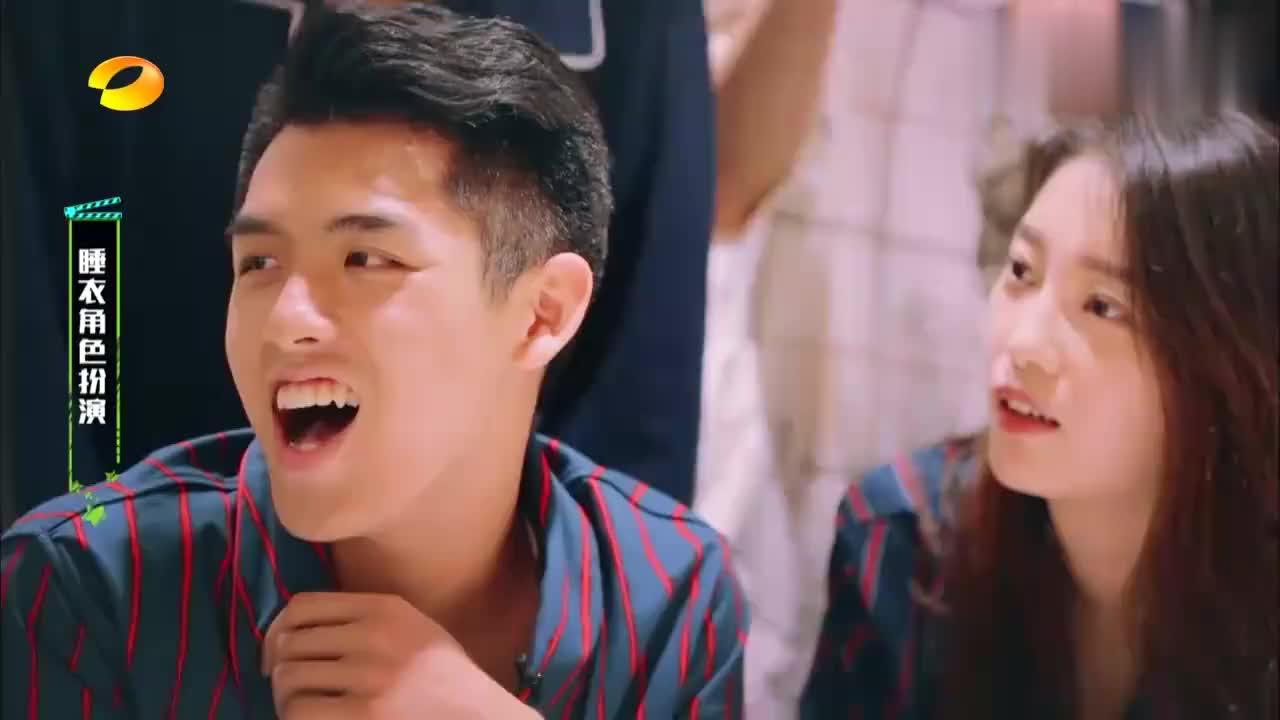 虞书欣潘宥诚睡衣秀画风清奇够奇葩袁咏仪笑的嘴都合不住