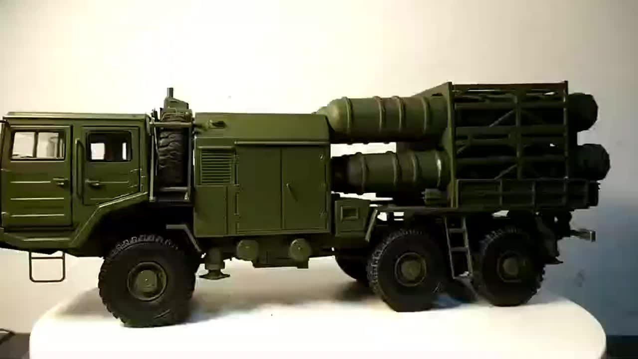 实拍:红旗16a地空导弹发射车