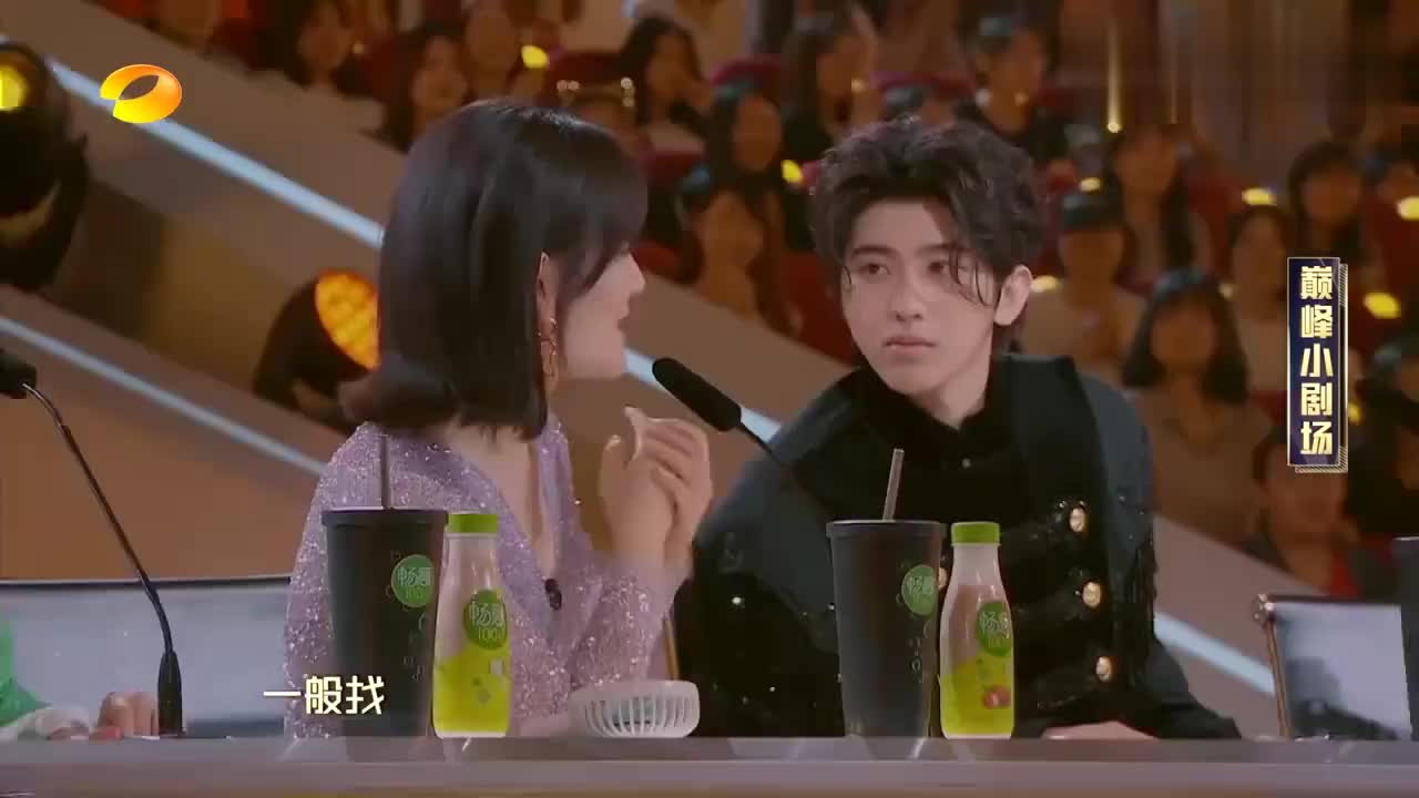 谢娜直接问蔡徐坤,理想型是什么样的,还好机智的坤坤从容应对!