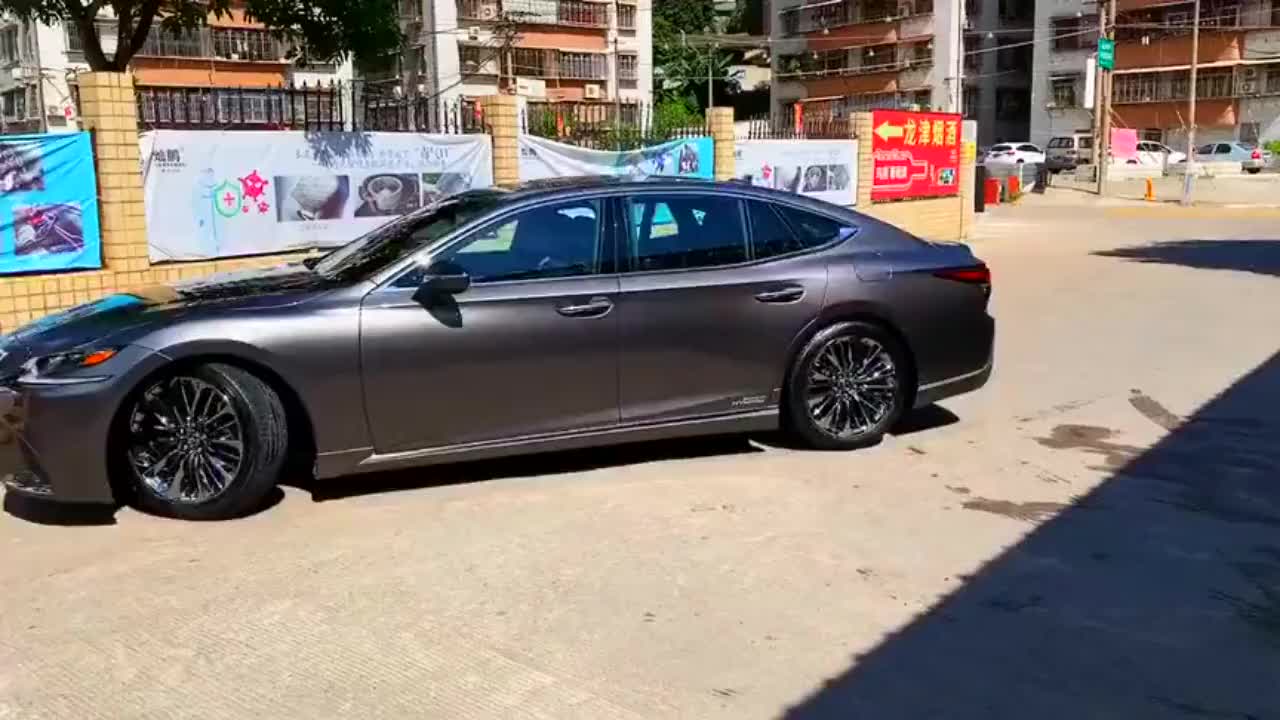 汽车街拍:雷克萨斯ls500顶级轿车,对标奔驰s级,外观实在低调