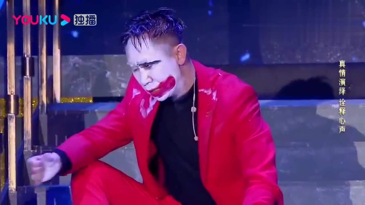 白凯南变身小丑,戳心跳舞,鞠躬致敬喜剧人小金人