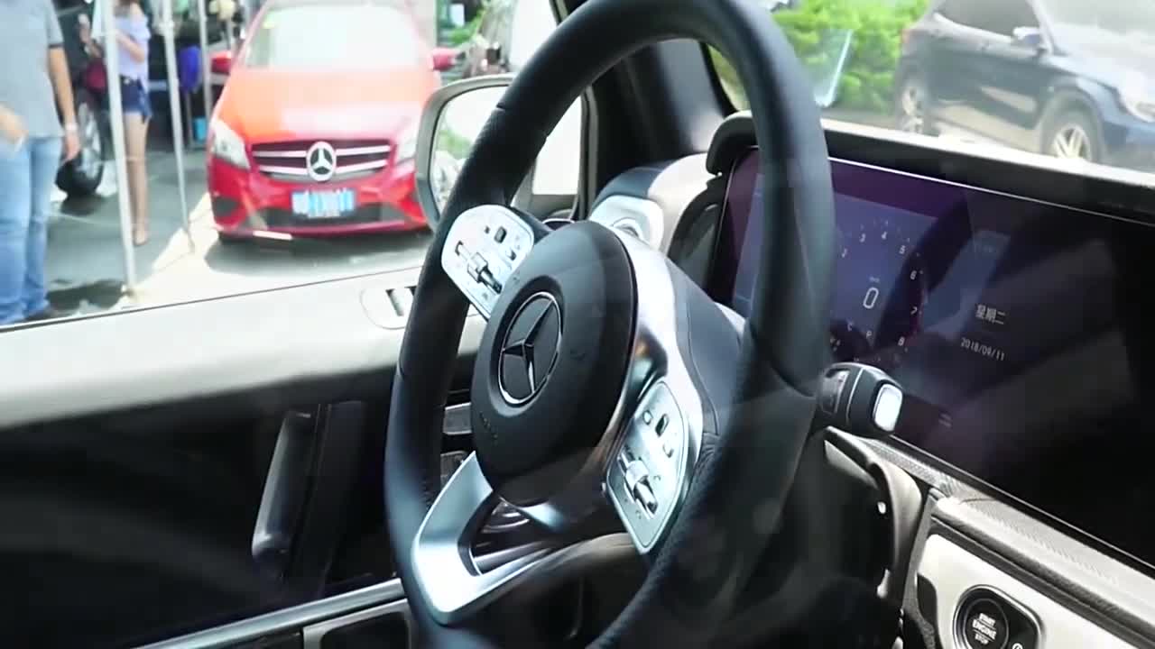 新一代奔驰g级首次使用怀挡设计!