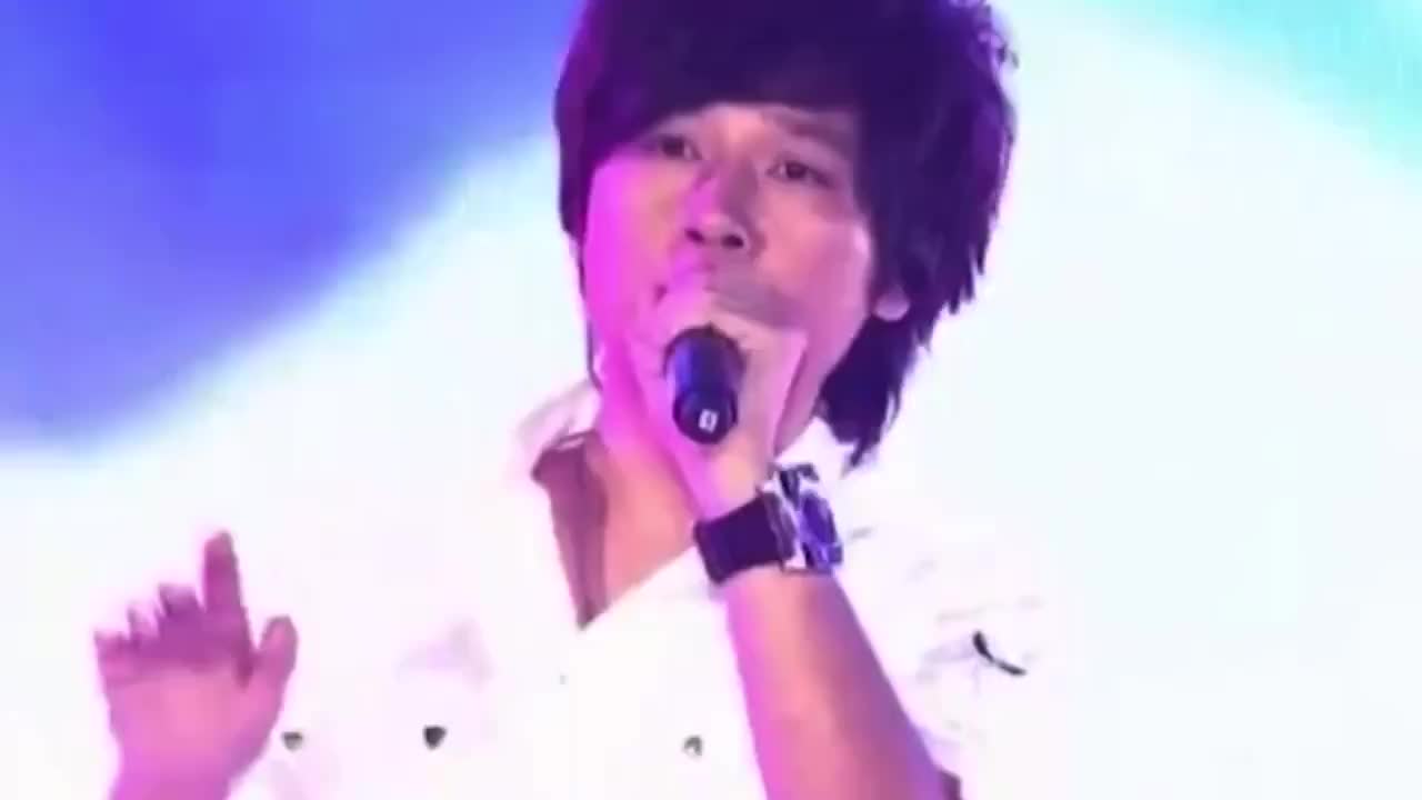 《有一种爱叫做放手》是阿木演唱的一首歌曲,由张嘉兴作词_新浪新闻