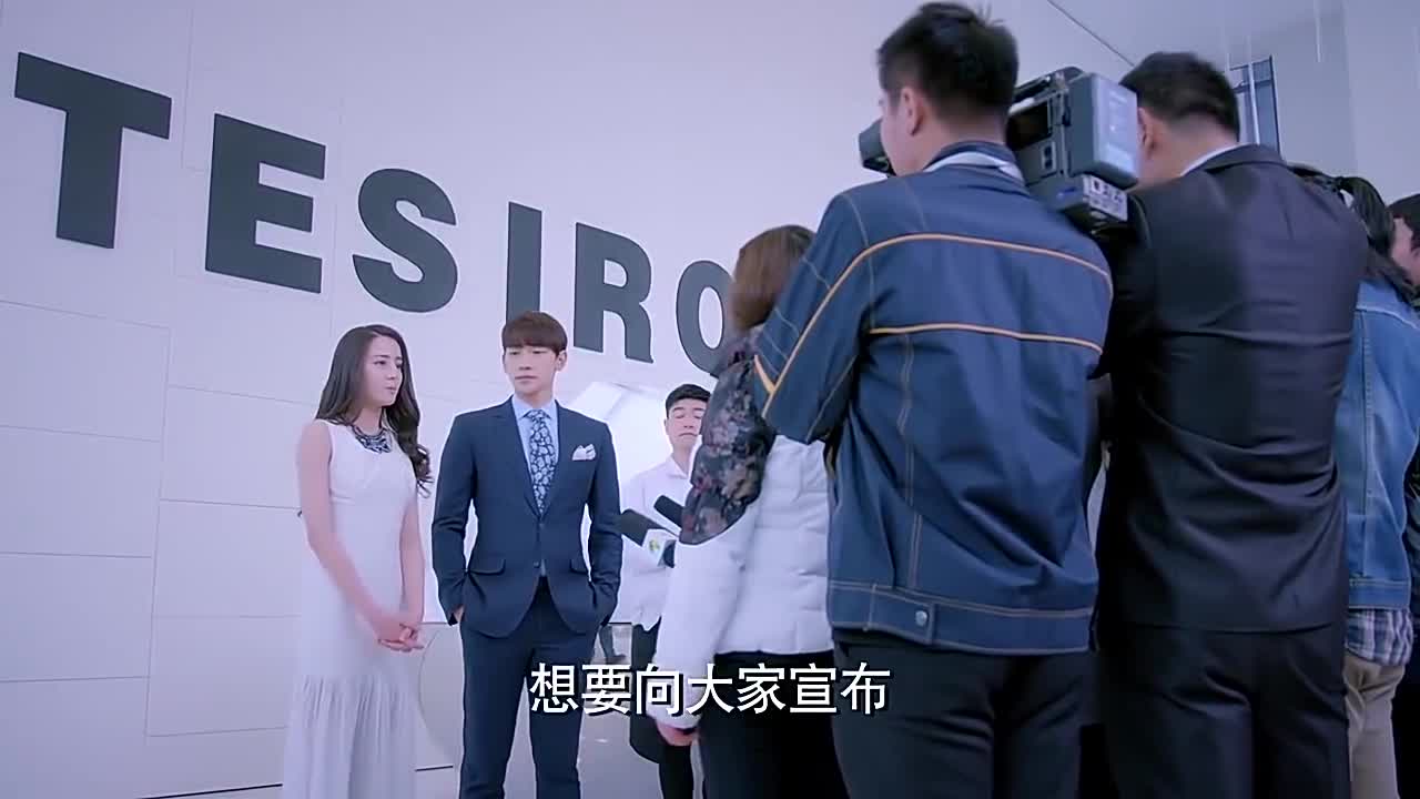 高雯召开发布会和高冷总裁分手,结果却遭辱骂,泼冷水,真可怜!