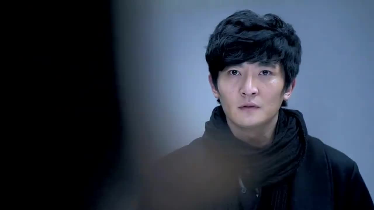 暗黑者:穆剑云三个巴掌打傻人质,抢下了遥控器,警花牛逼