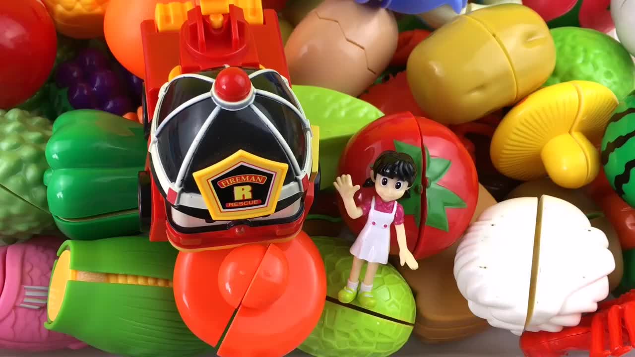 消防员罗伊和静香玩水果切切看