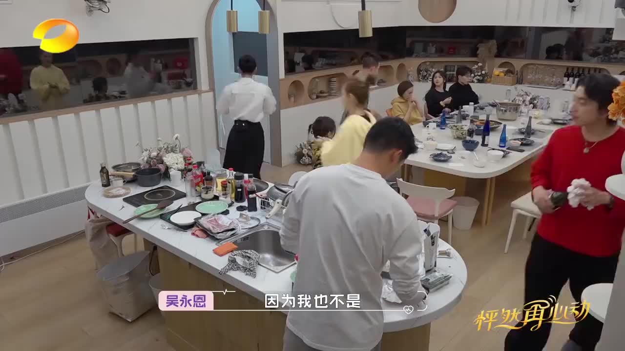 00:00 01:50 01:50 为您推荐: 方磊准备回家,王琳贴心帮忙披上衣服