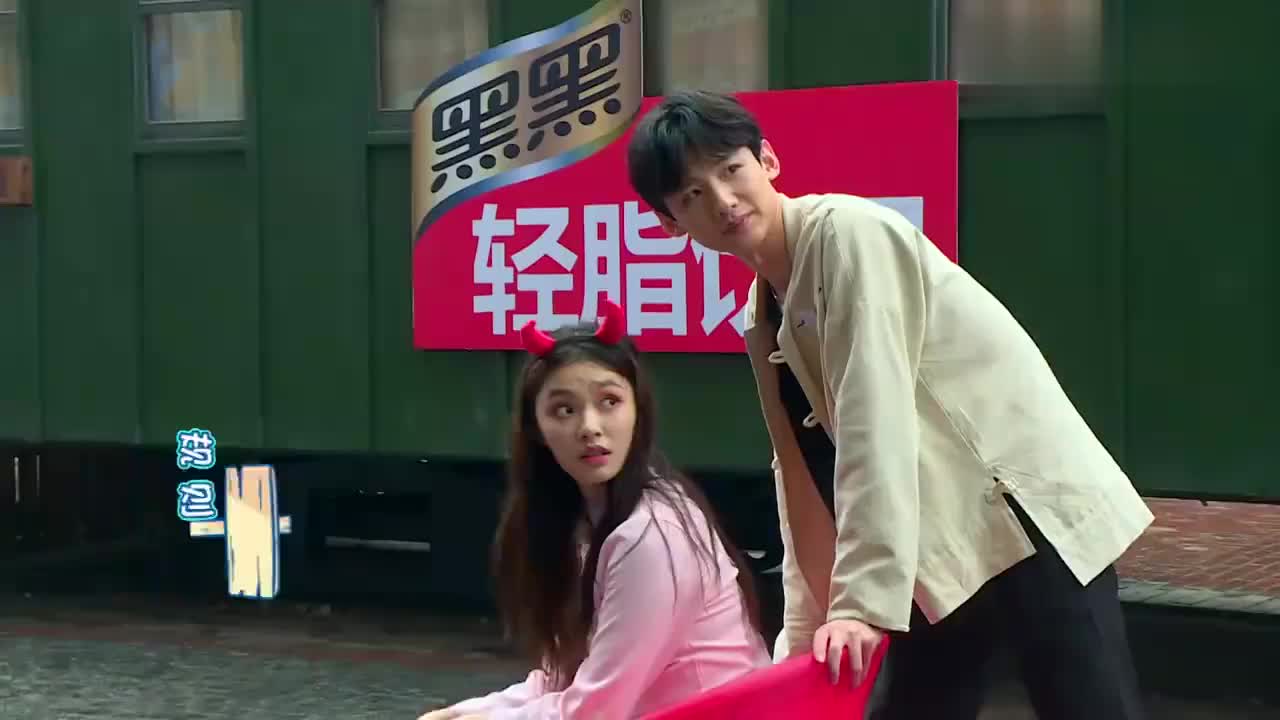 白敬亭暴力转圈,林允瞬间进入懵逼状态,感觉整个人都不好了!