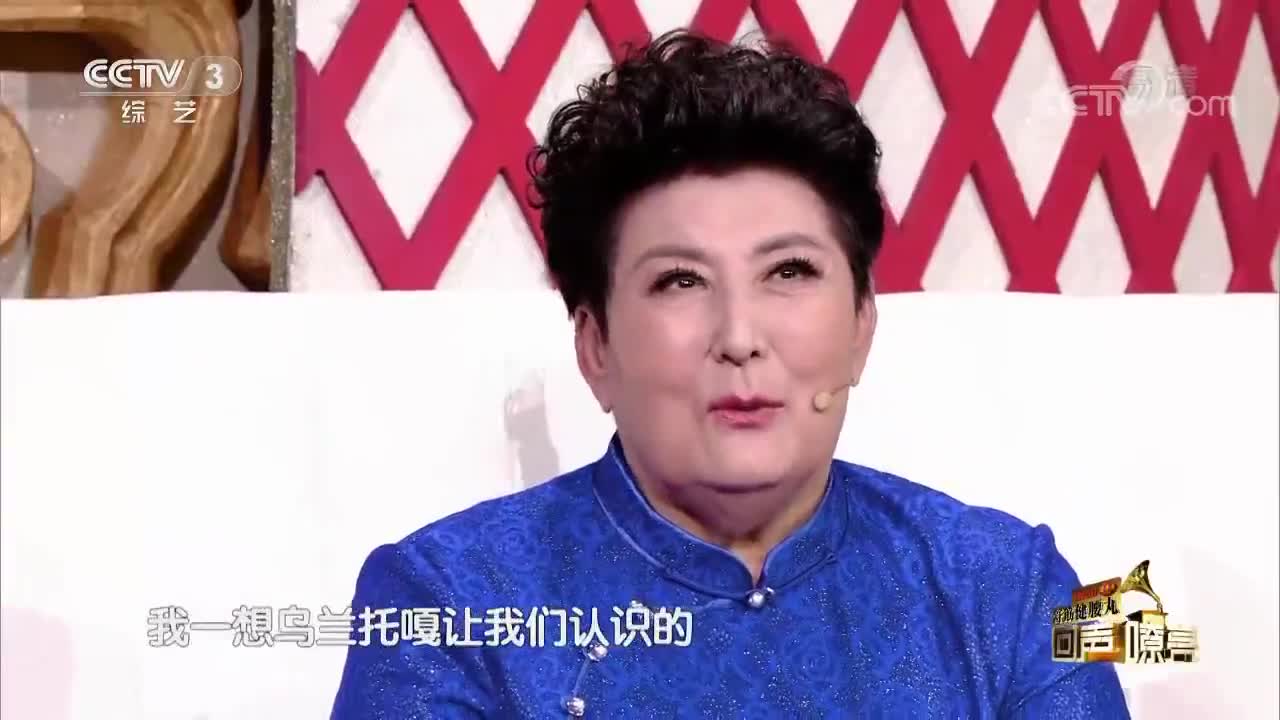 德德玛说起儿子乐队是小乐队,一旁儿子忙反驳是大乐队!