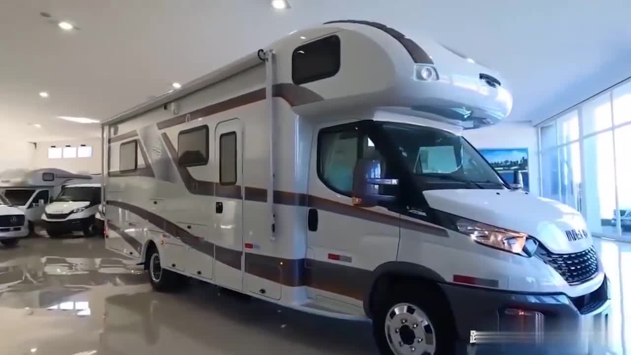 房车赏析豪华依维柯底a型房车堪称移动的别墅