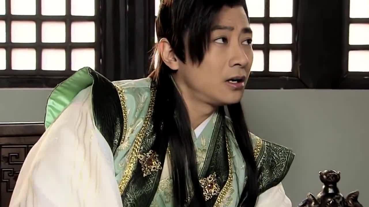 活佛济公:父亲对儿子的行为看不过去打儿子,不料儿媳出来袒护相