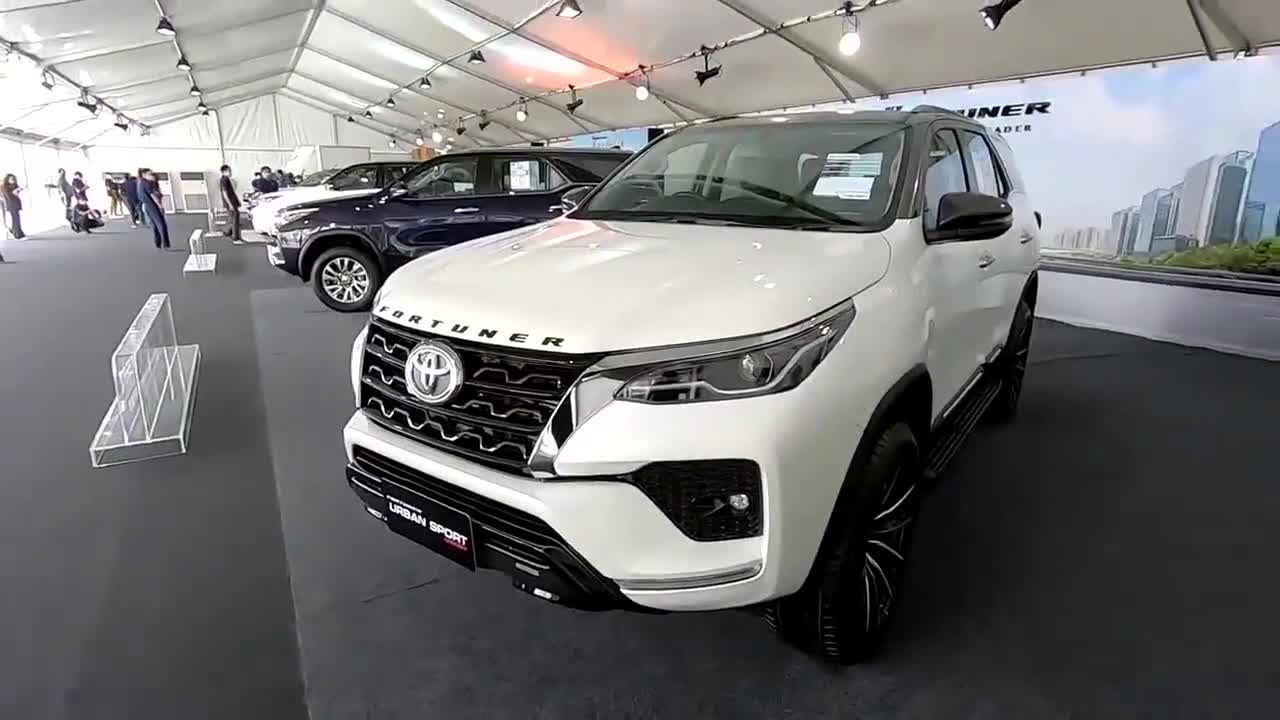 总算见到实车,2021款丰田奔跑者,近距离了解后,等不等自己定