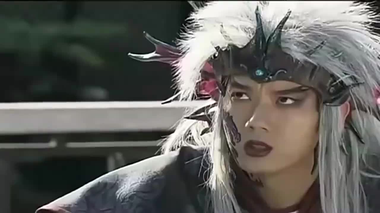 宝莲灯前传:三首蛟为了活命,甘当杨戬兵器,三尖两刃刀问世