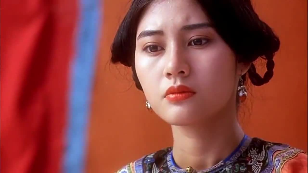 李小环以鸳鸯腿绝技成名江湖,谁知方世玉从背后抓住