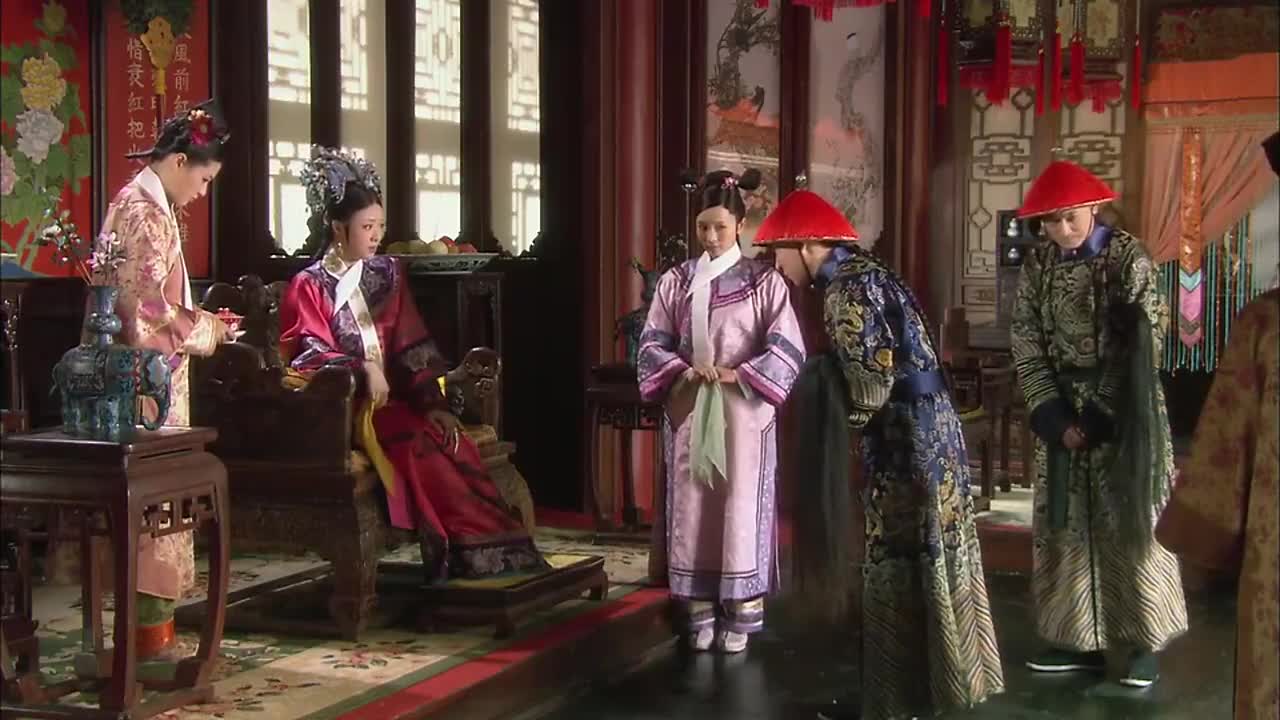 甄嬛传:华妃势大,连皇后的人都不敢惹,太嚣张了