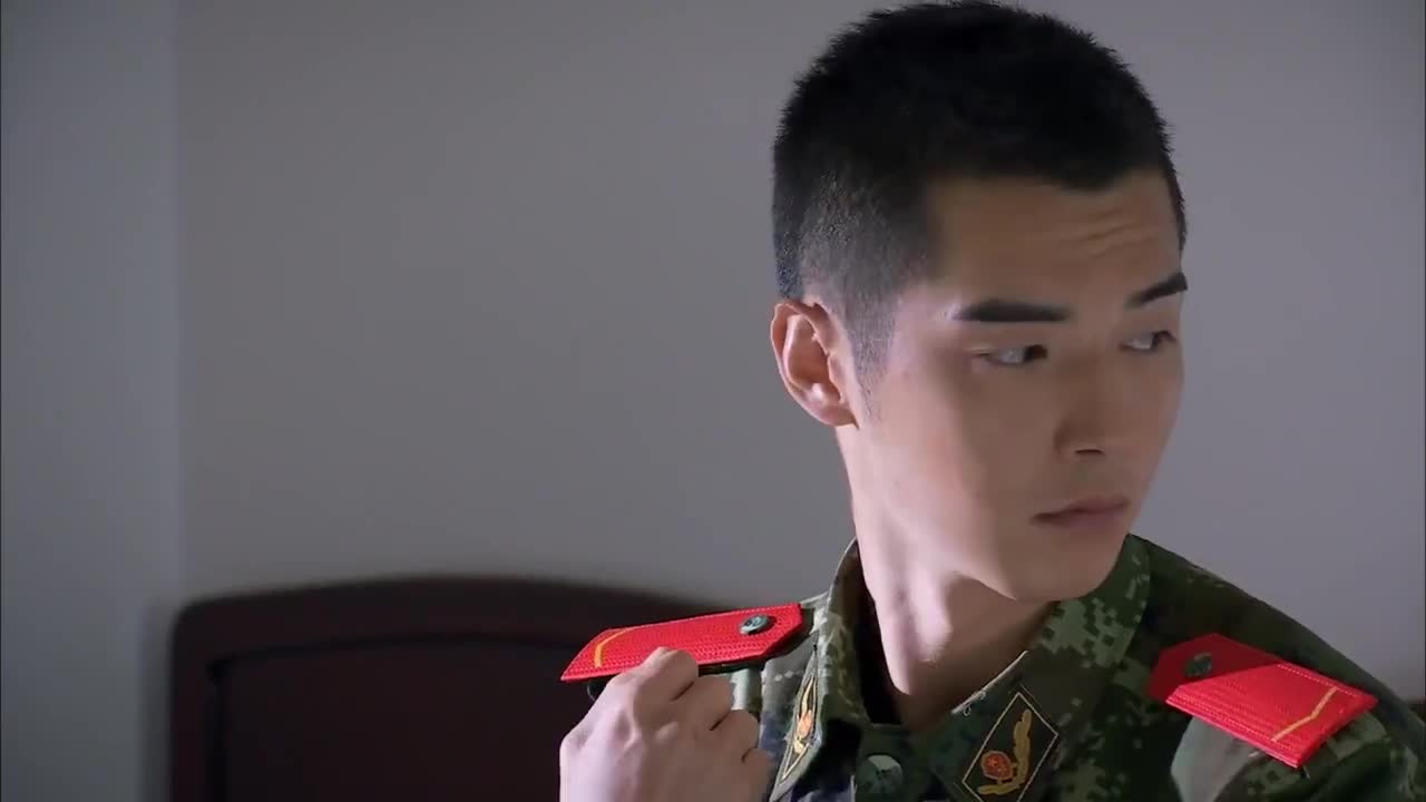 火线英雄:梅远赖床,一听自己车被划,立马蹦了起来!