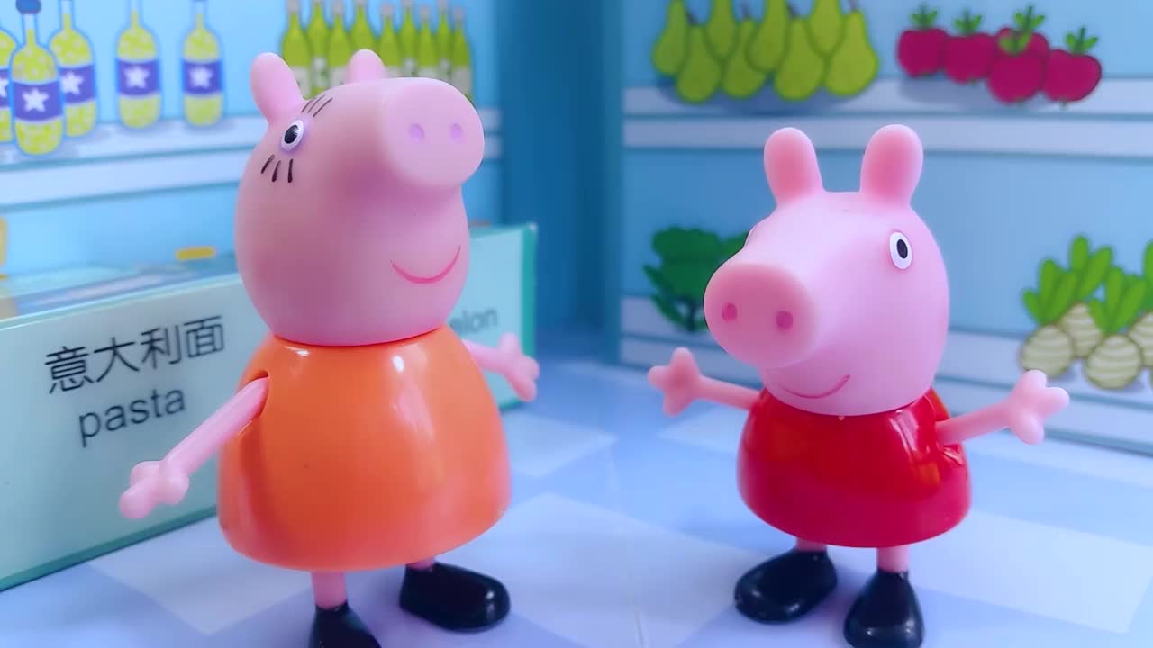 小猪佩奇帮助猪妈妈整理冰箱,儿童过家家玩具视频