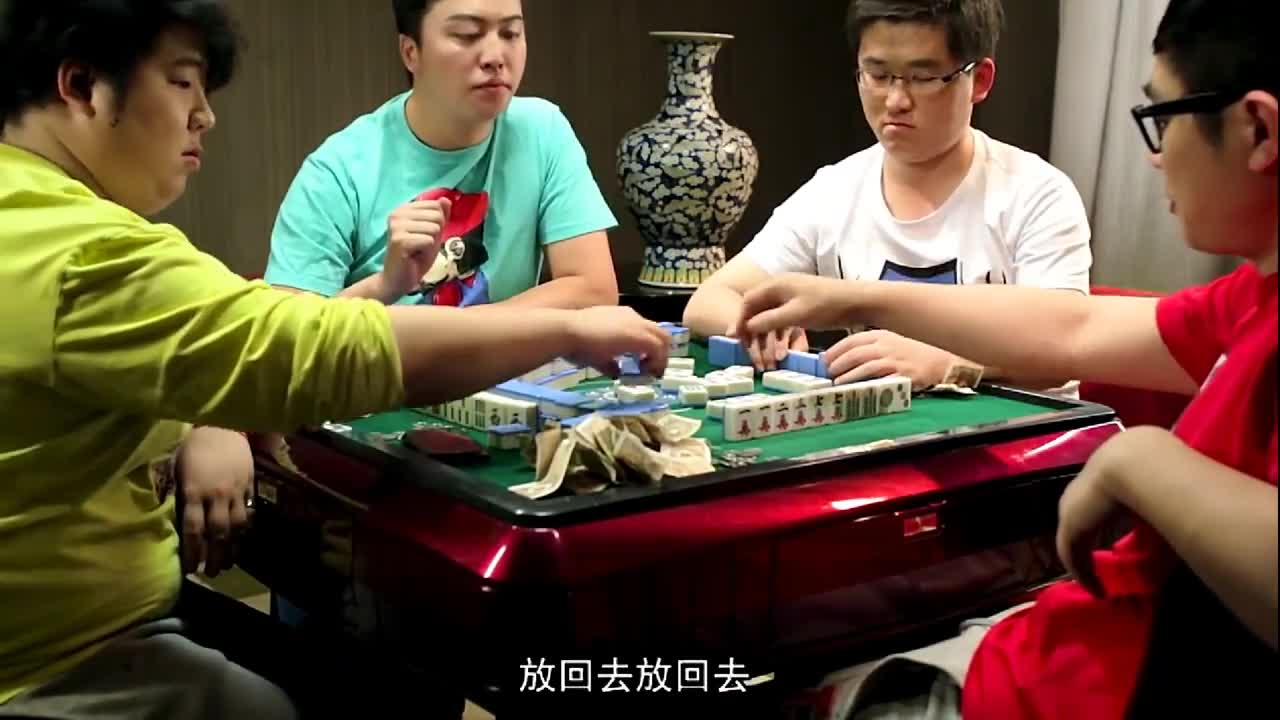 经典电影打麻将还有十五张的术语,最后老板的表情很有深意