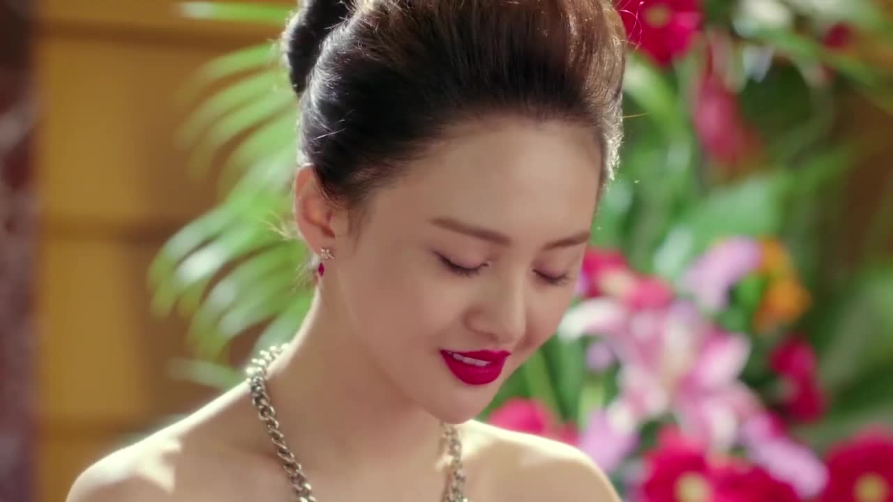 美女演员始终不开心,经纪人翻出她的作品哄她!