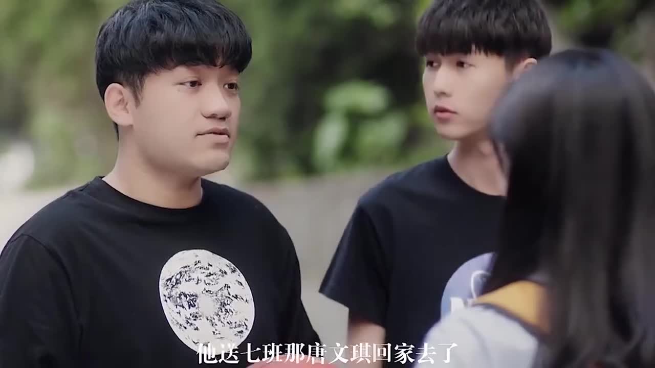 黄橙子掉醋缸里了,谈宋赶快把他捞出来