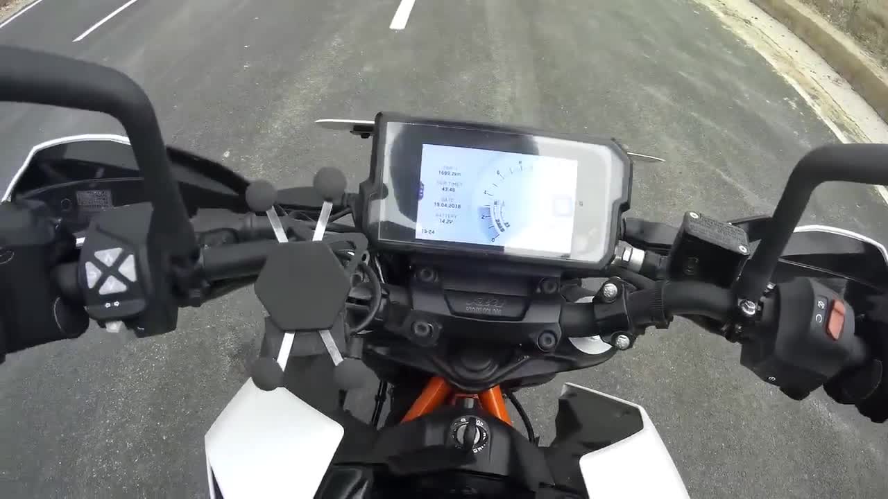 ktmduke390vsrc390起步加速对比