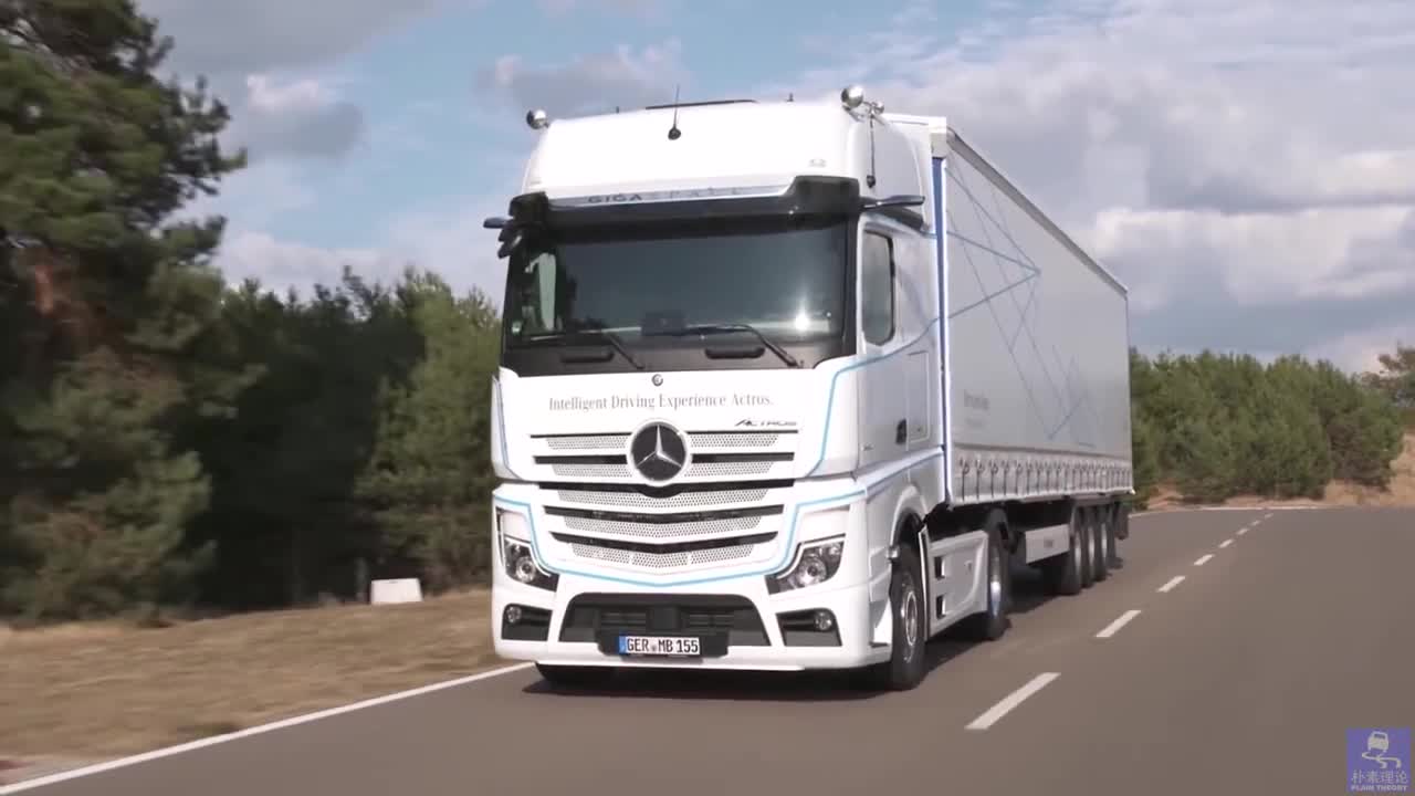奔驰新一代半挂卡车用摄像头取代后视镜,并配备主动刹车