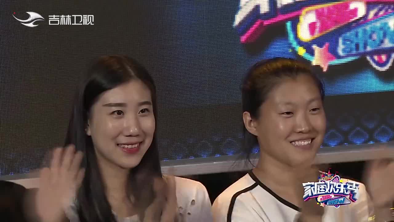 马心怡与舅舅鲍春来台上互怼,现场讲述日常生活趣事!