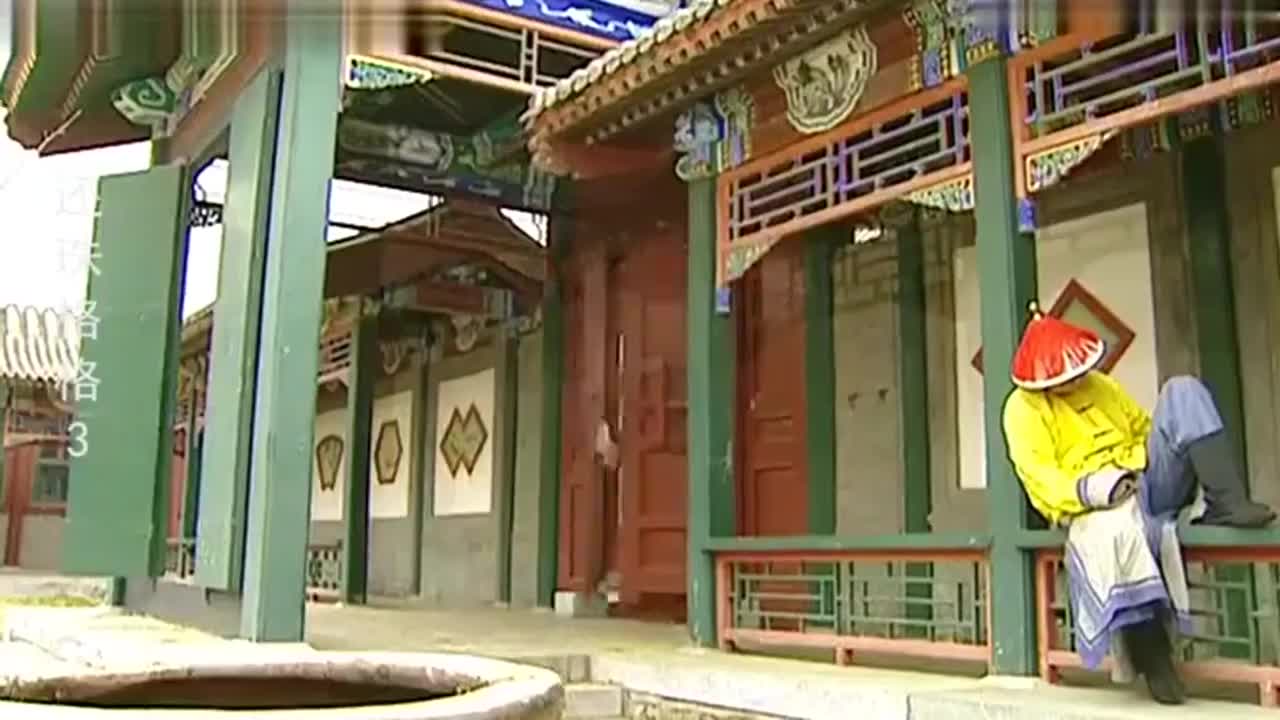 还珠格格:小燕子她们去看皇后,皇后剃光头发诵经念佛